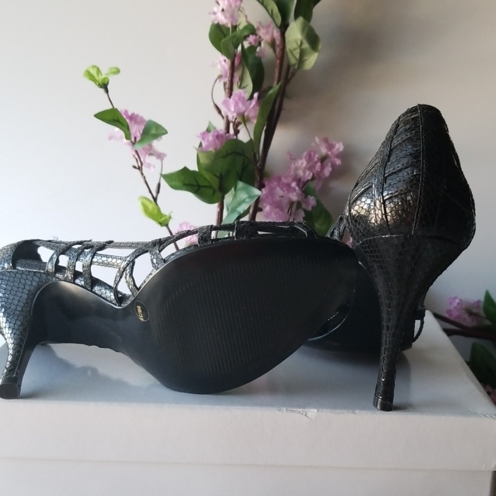 Shoes - Picture 5 of 5